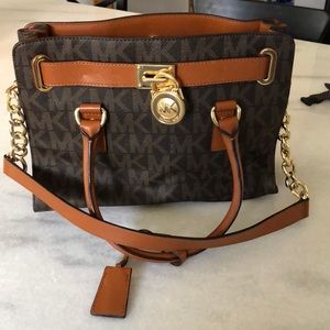 Michael kors purse/crossbody